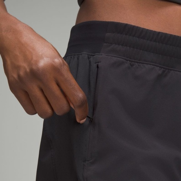 NEW LULULEMON License to Train High-Rise Shorts - Picture 3 of 11